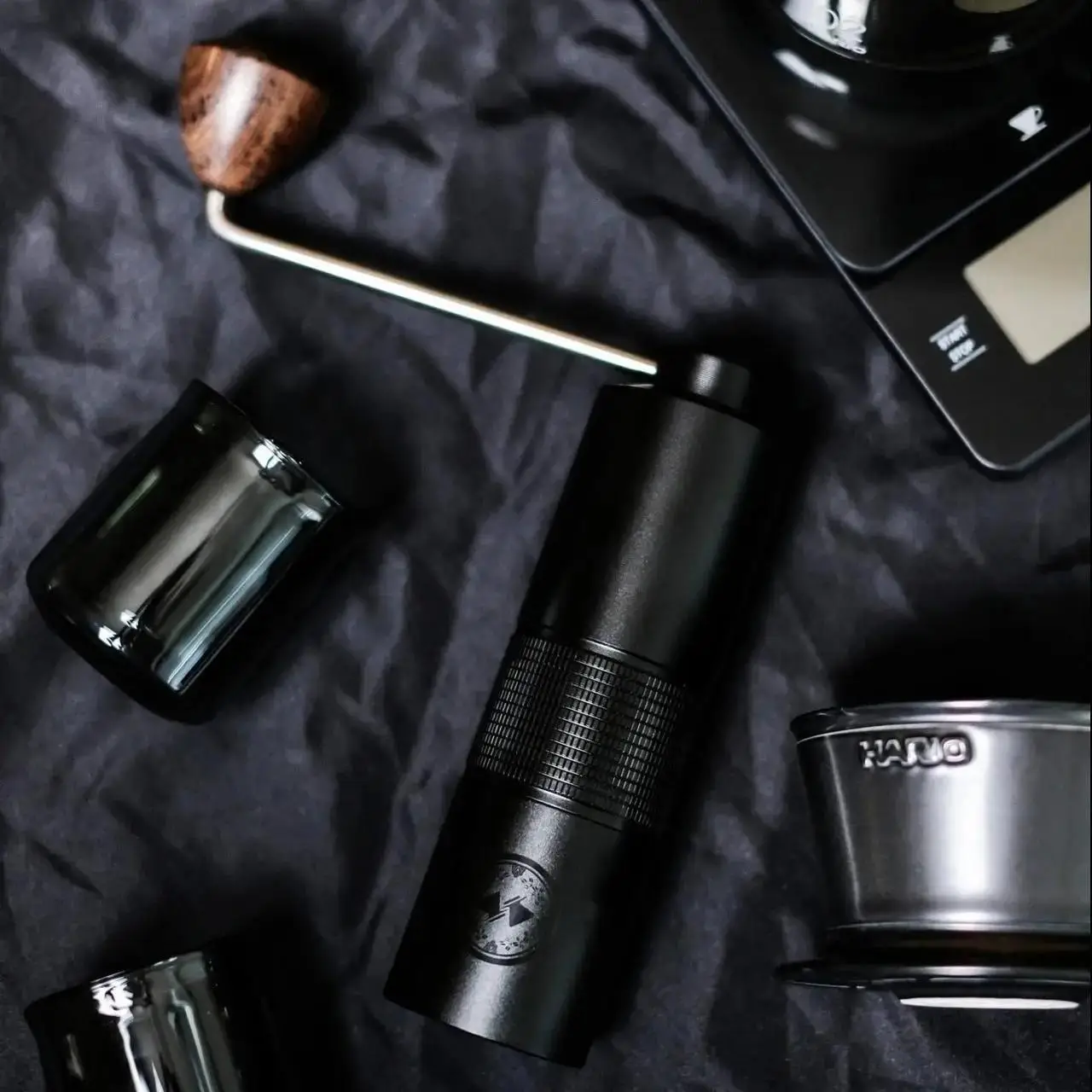 Кофемолка ручная Hario Kabuto со стальными жерновами и регулировкой уровня помола (MKBT-1B) - фото 7