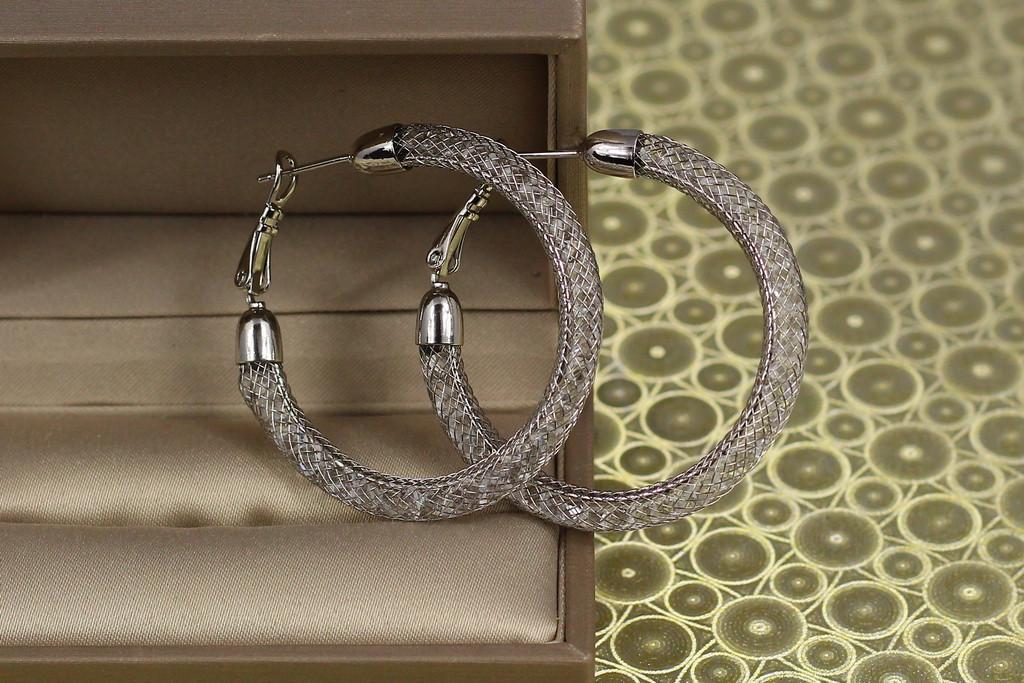 Серьги кольца Xuping Jewelryсеточка с камешками в середине 4 см Серебристый (2433890725)