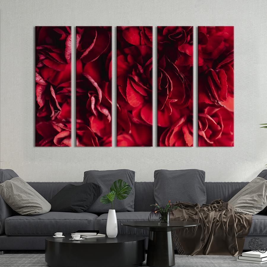 Картина на холсте Лепестки кроваво-красных роз 132x80 см (930-51)