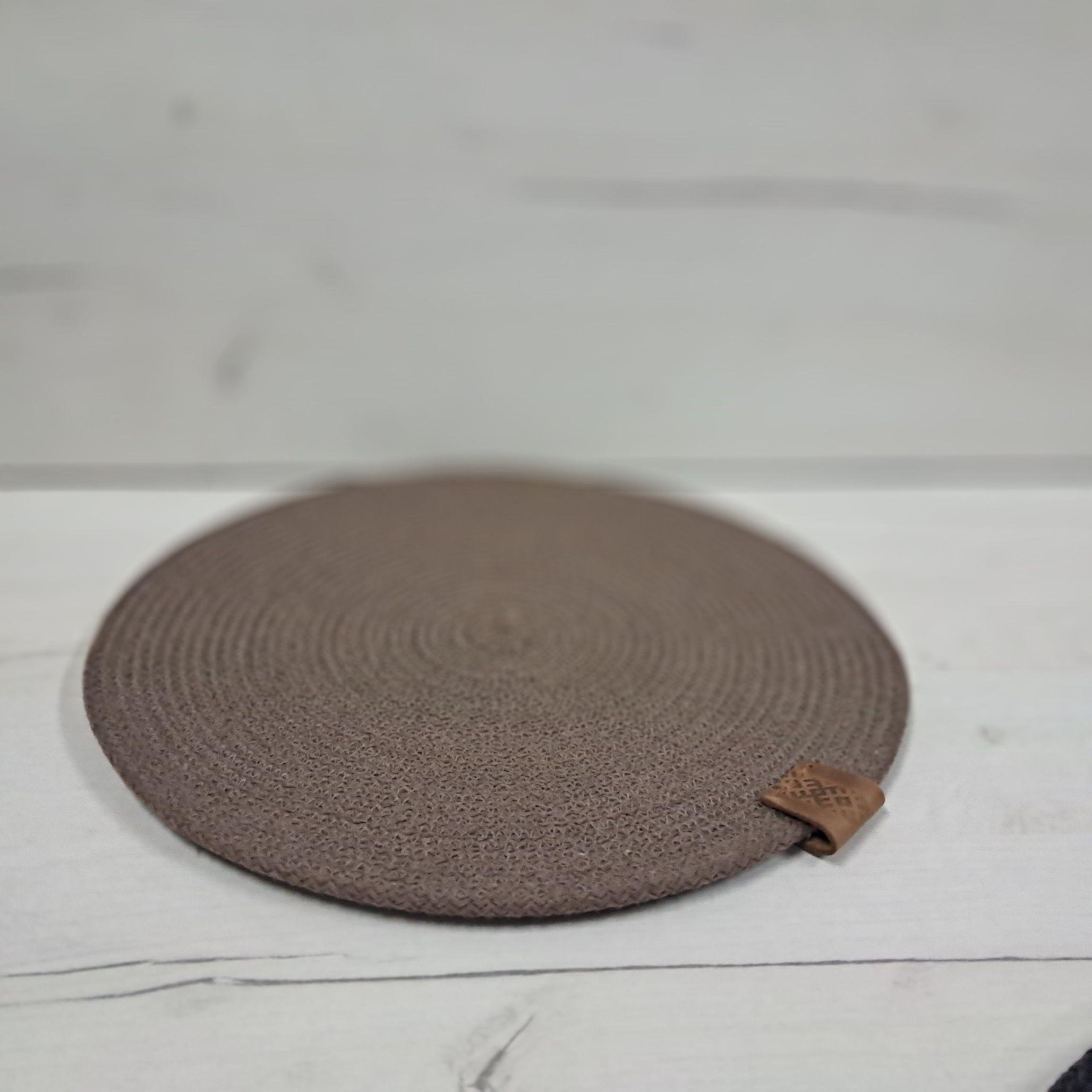 Плейсмат із джуту та бавовняного шнура під гаряче 20 см Мокачино (26198884) - фото 1 Плейсмат із джуту та бавовняного шнура під гаряче 20 см Мокачино (26198884) - фото 1