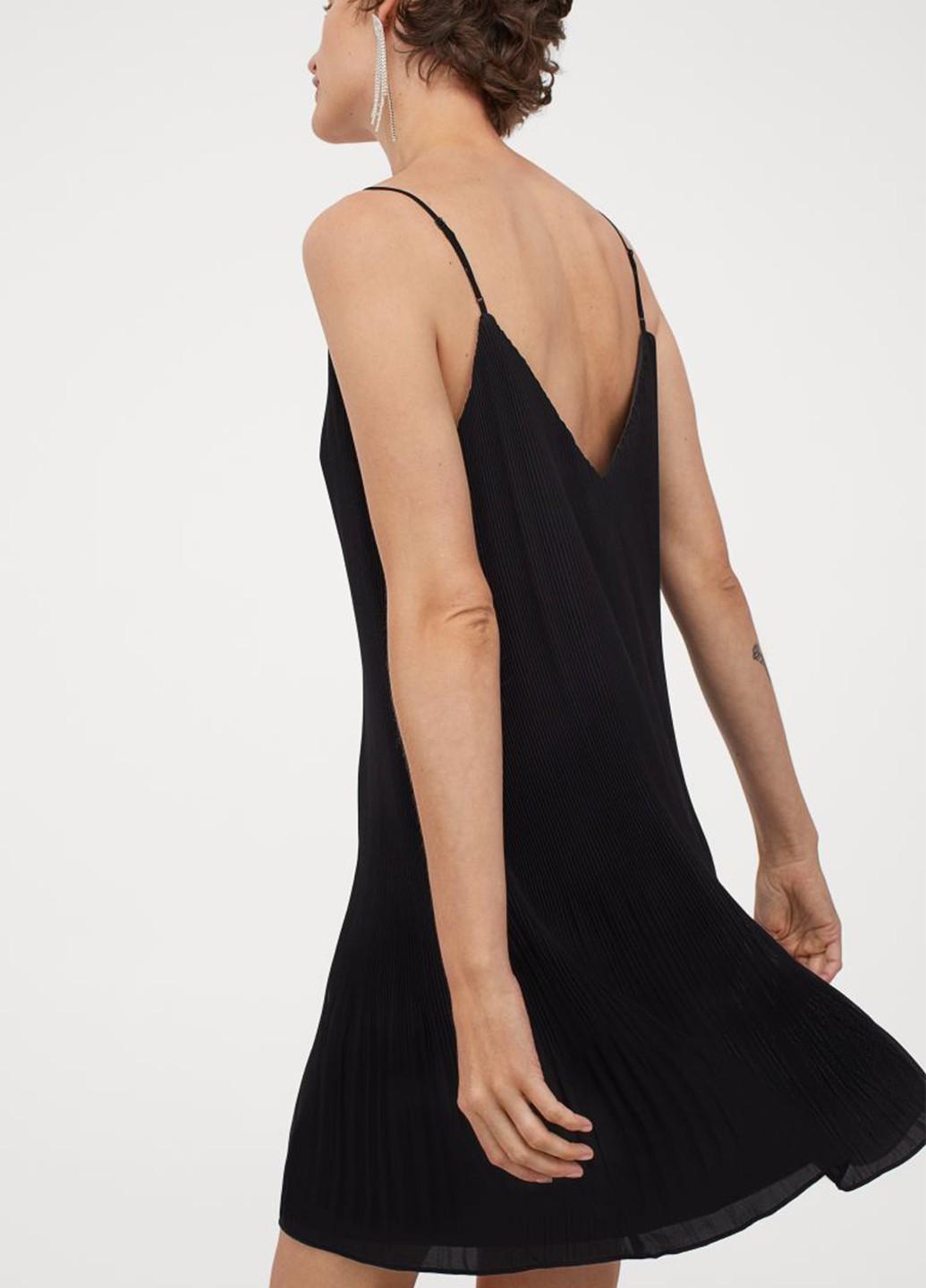 Платье H&M р. 38 Черный (890845b50)