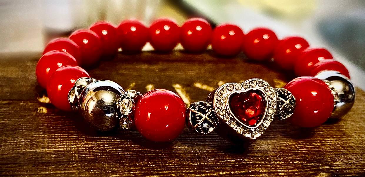 Браслет LITAURS натуральные камни коралл/гематит d 10 мм дополнен металлическими вставками L 18-21 см (260302-1)