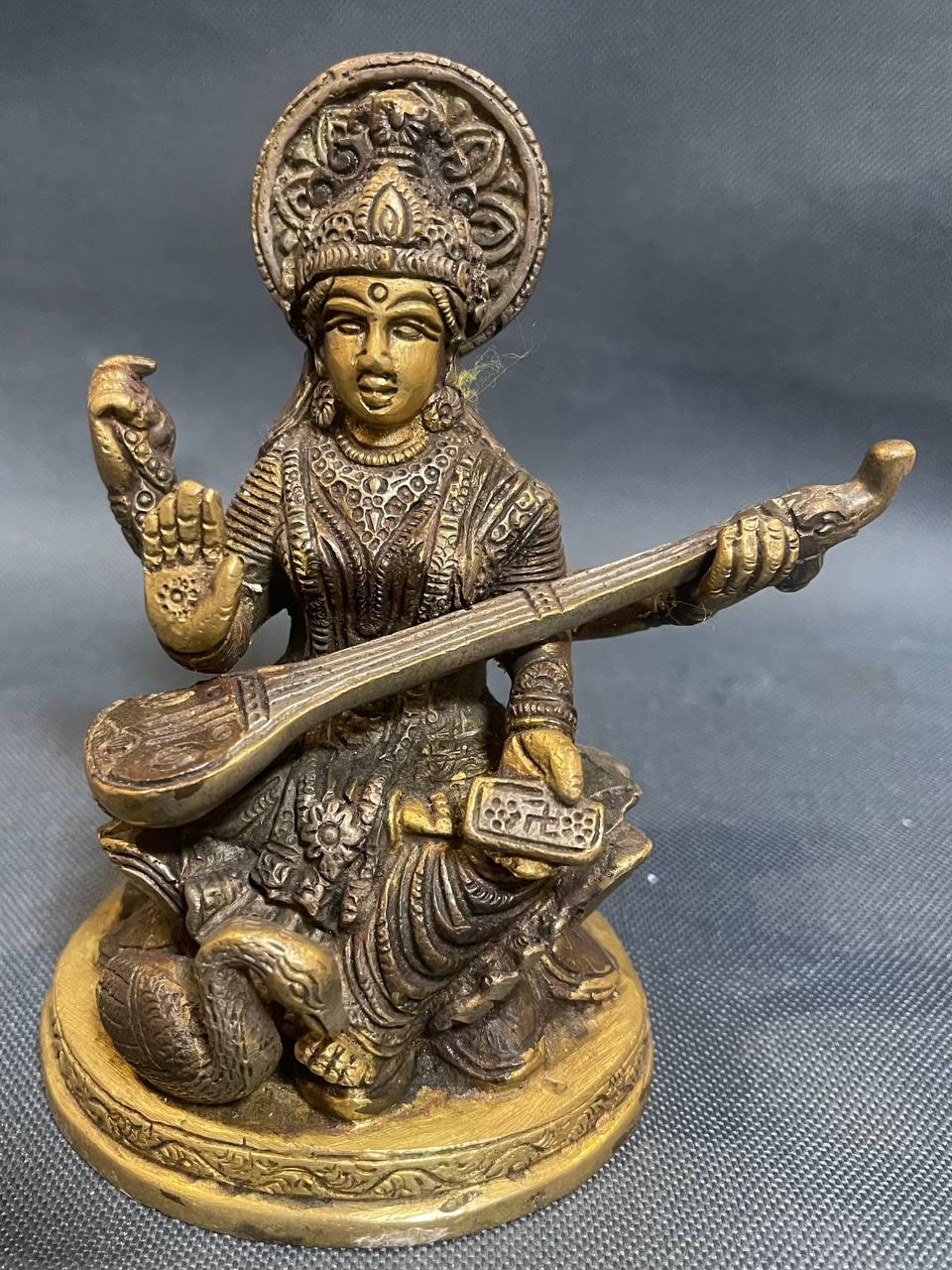 Статуетка Сарасваті богиня знань творчості та чистоти розуму