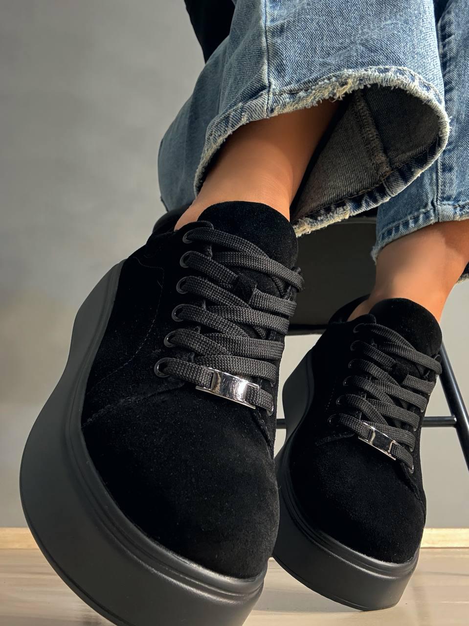 Кеди жіночі Hengji 537-8 замшеві на платформі р. 38 24,5 см Чорний - фото 1 Кеди жіночі Hengji 537-8 замшеві на платформі р. 38 24,5 см Чорний - фото 1