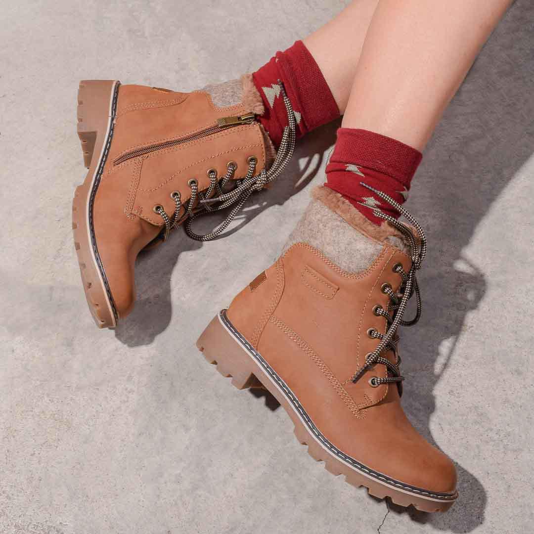 Ботинки женские на шнуровке 322800 р. 37 24 см
