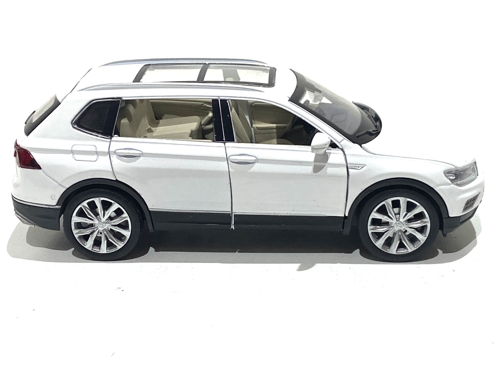 Car Toy for VW Volkswagen Tiguan L SUV 1:32 Diecast Alloy