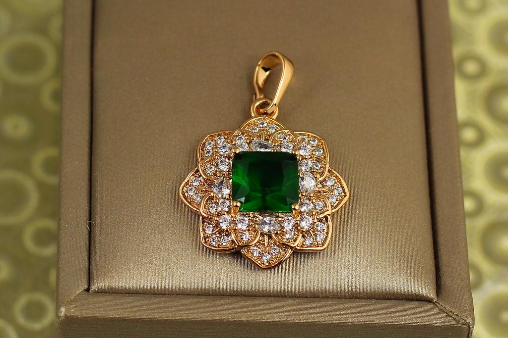 Кулон Xuping Jewelry Персия с камнем 2,3 см Золотой/Белый (30845243)