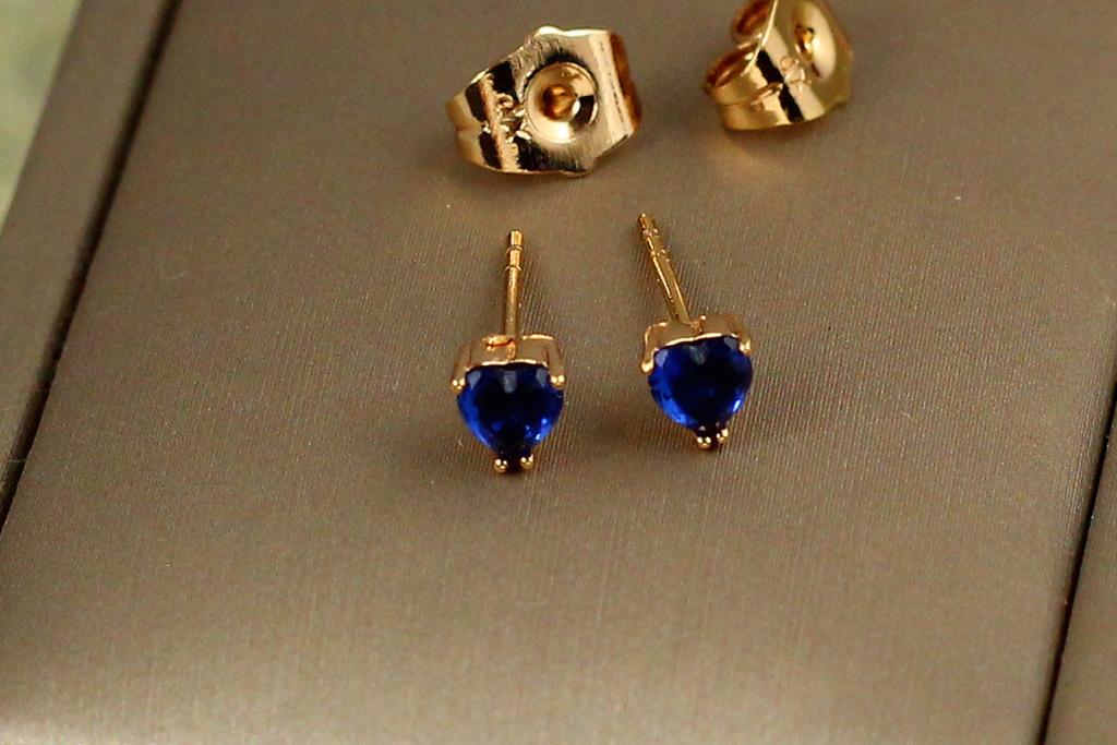 Серьги гвоздики Xuping Jewelry сердечки с синими камешками 4 мм Золотистый (27479908)