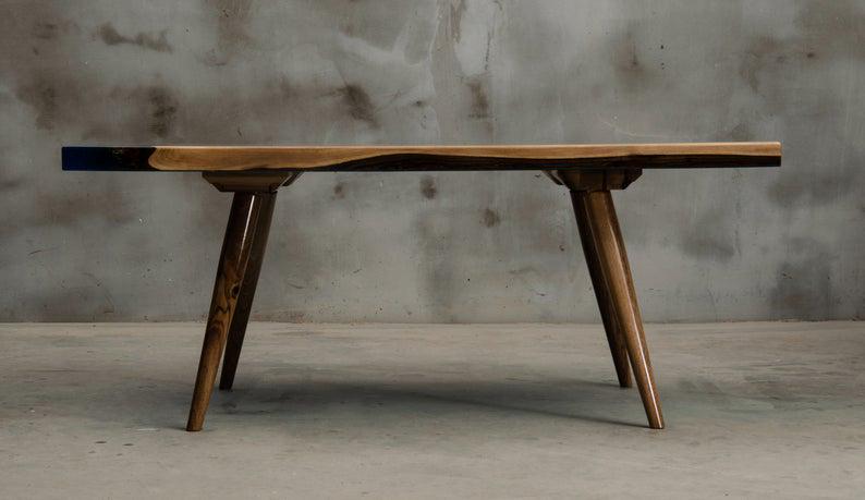 Стіл журнальний річка Денвер дизайнерський з прозорої синій епоксидної смоли та масиву горіха 800х500х480 мм - фото 6 Стіл журнальний річка Денвер дизайнерський з прозорої синій епоксидної смоли та масиву горіха 800х500х480 мм - фото 6