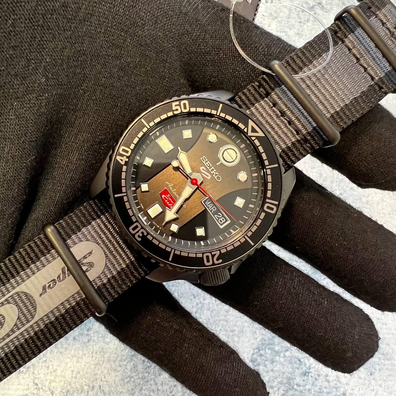 Наручные часы мужские Seiko 5 Sports SRPJ75 Honda Super Cub Limited Edition (1700799410) - фото 3 Наручные часы мужские Seiko 5 Sports SRPJ75 Honda Super Cub Limited Edition (1700799410) - фото 3