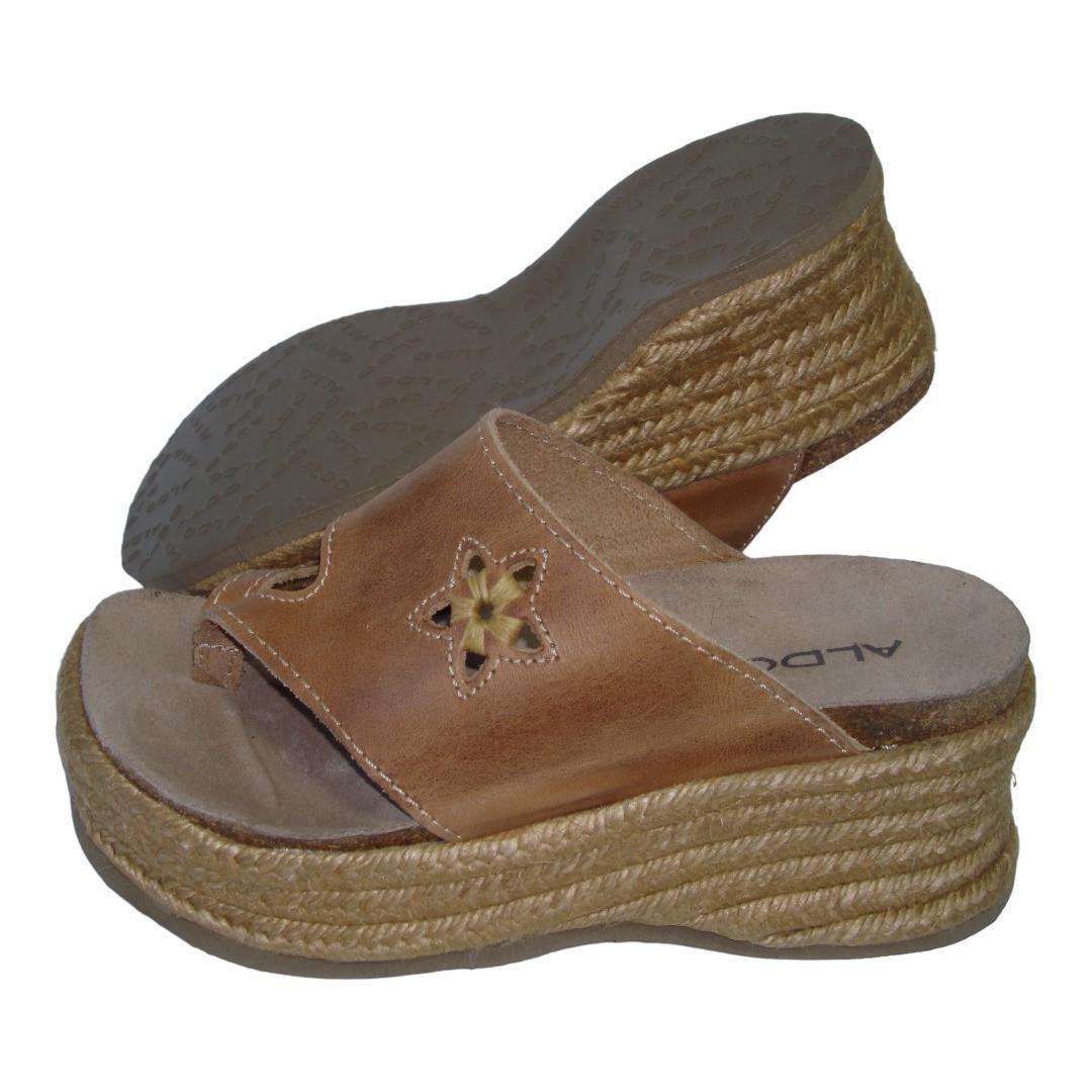 Шлепанцы-вьетнамки женские кожаные на платформе Aldo р. 35 22,5 см Коричневый (2586307597) Шлепанцы-вьетнамки женские кожаные на платформе Aldo р. 35 22,5 см Коричневый (2586307597)