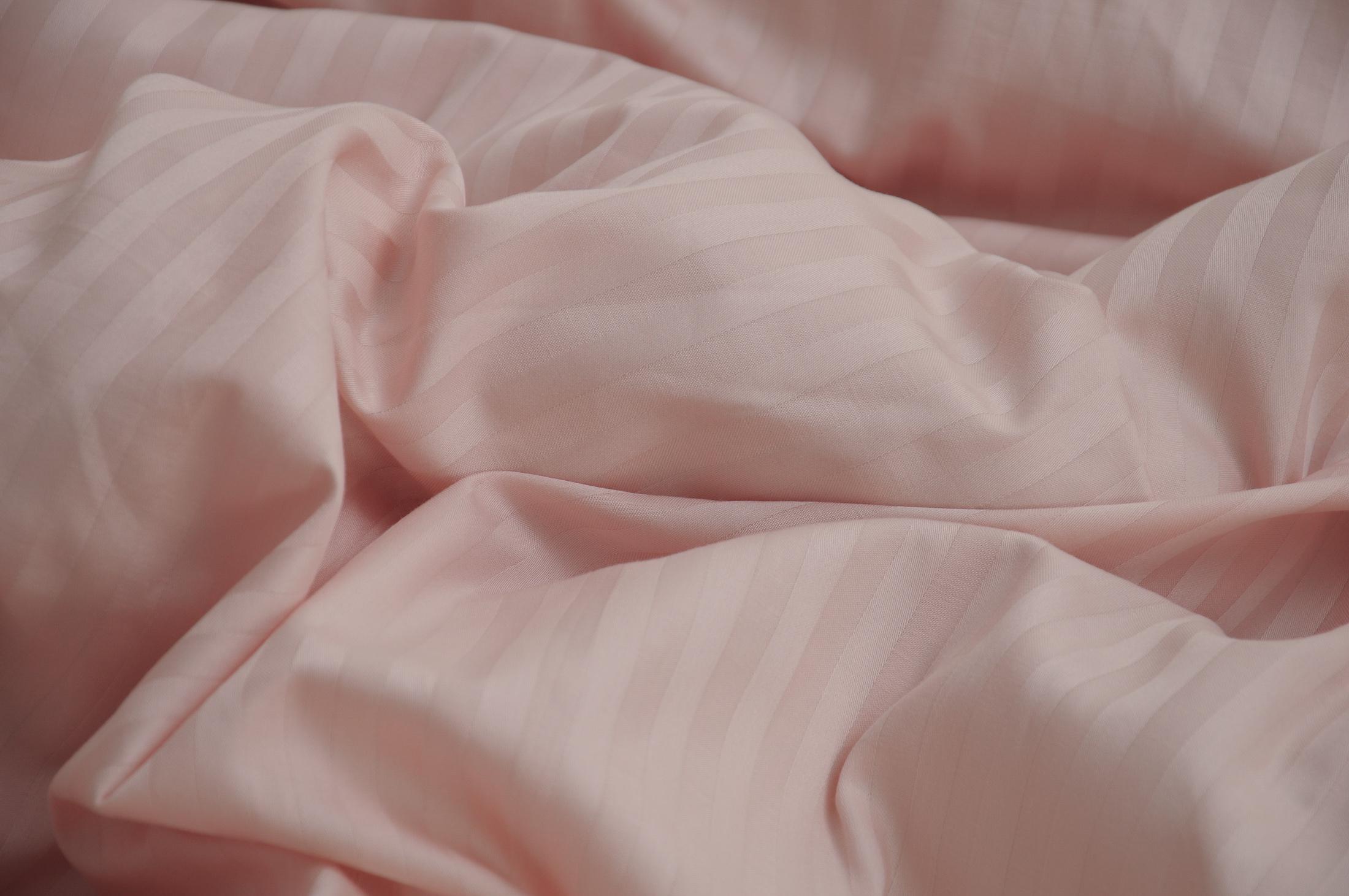 Комплект постельного белья полуторный Amore 1406L страйп-сатин Светло-розовый (KPB-A1,5-ST240Lux-1406L-LP70x70_) - фото 2 Комплект постельного белья полуторный Amore 1406L страйп-сатин Светло-розовый (KPB-A1,5-ST240Lux-1406L-LP70x70_) - фото 2