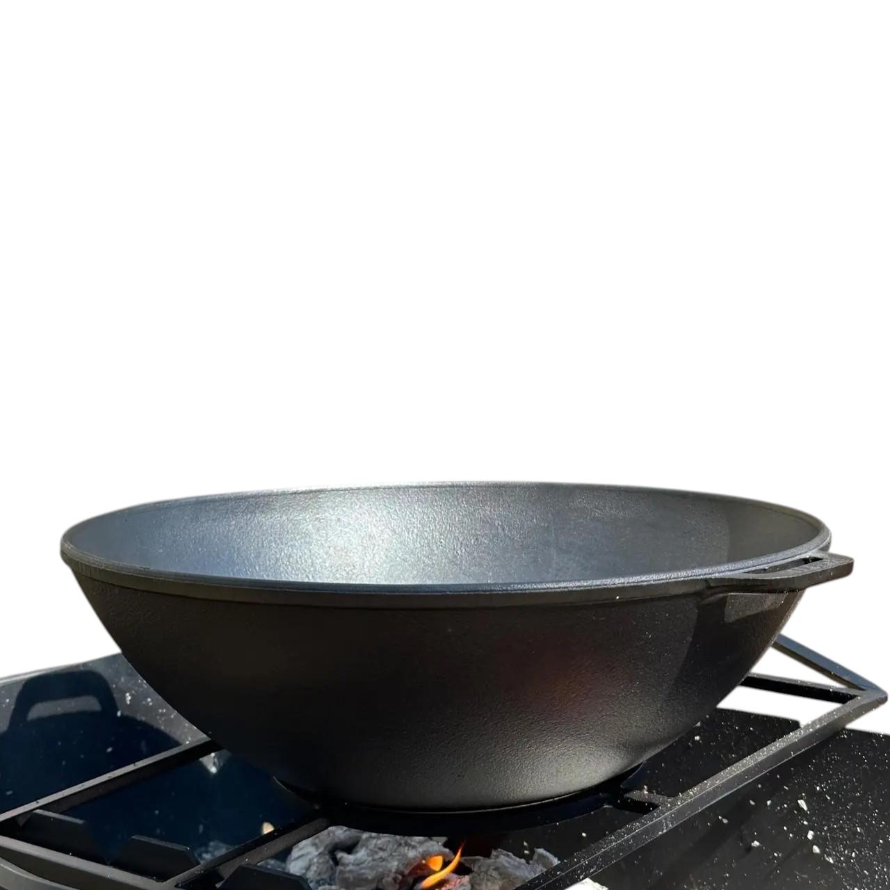 Сковорода для відкритого вогню WOK-08 чавунна на 8 л з кришкою Сірий (136-17-4827005590871) - фото 7 Сковорода для відкритого вогню WOK-08 чавунна на 8 л з кришкою Сірий (136-17-4827005590871) - фото 7