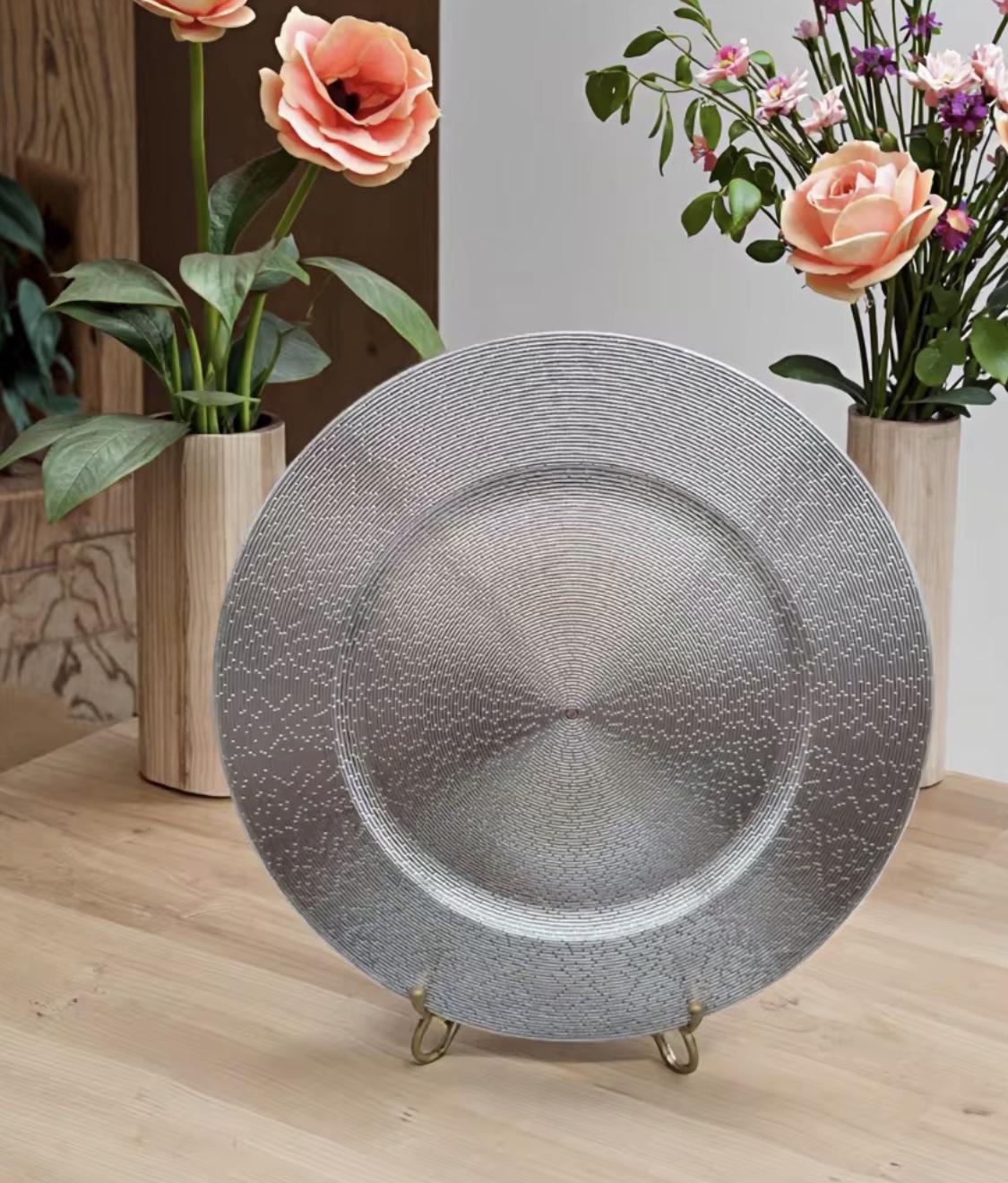 Набор стеклянных тарелок Сияние мгновения 33,5 см 6 шт. Серебряный (40311) - фото 4 Набор стеклянных тарелок Сияние мгновения 33,5 см 6 шт. Серебряный (40311) - фото 4