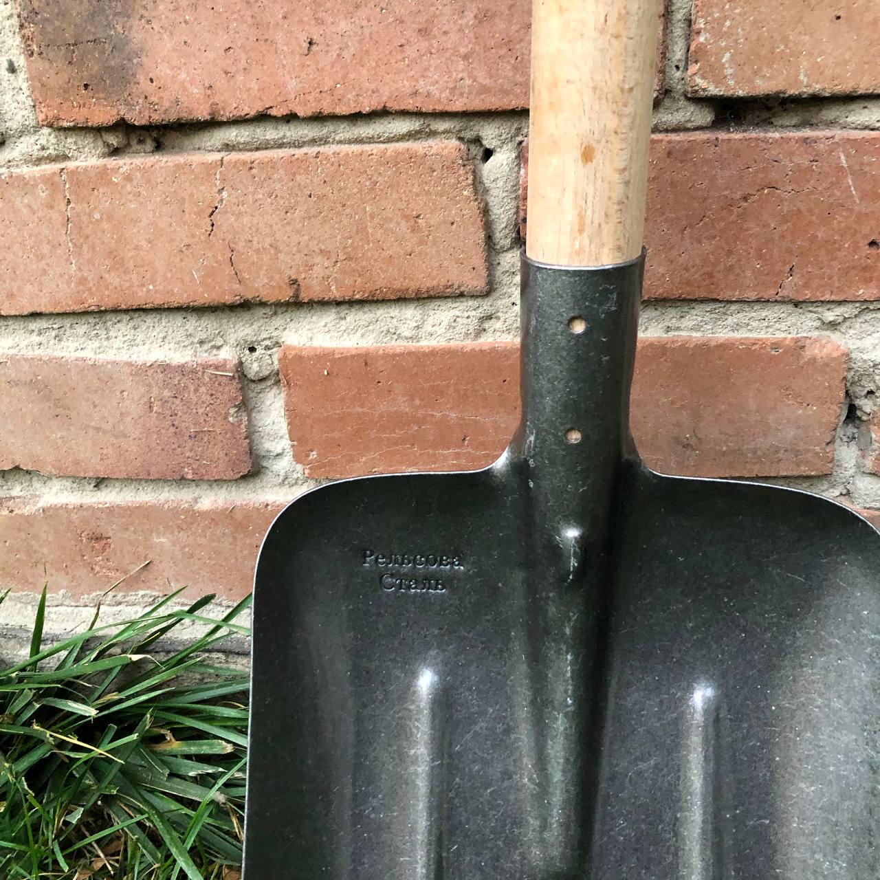 Лопата Совкова з рейкової сталі з черенком та пластиковим тримачем - фото 2