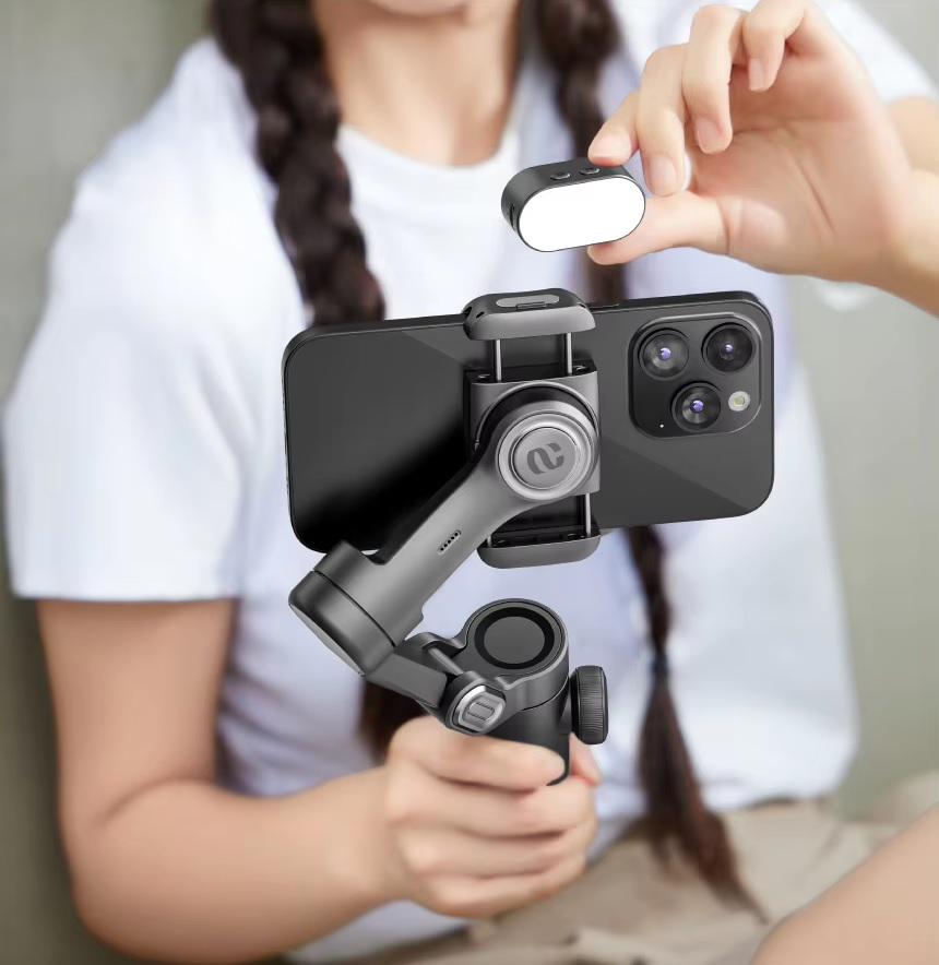 Стабілізатор триосьовий AOCHUAN Professional Gimbal Stabilizer для Smartphone SMART XE з Led лампою Black (110/1) - фото 4 Стабілізатор триосьовий AOCHUAN Professional Gimbal Stabilizer для Smartphone SMART XE з Led лампою Black (110/1) - фото 4