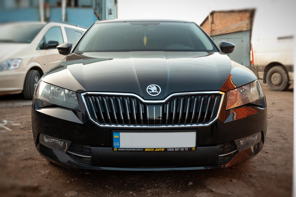 Зимняя накладка на решетку Глянцевая Digital Designs для Skoda Superb 2015-2024 гг. полистирол Черный