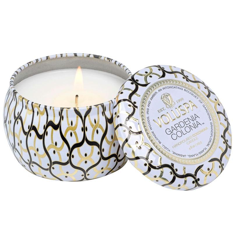 Свеча ароматическая Voluspa Maison Blanc Gardenia Colonia 113 г металлическая шкатулка (111004531)