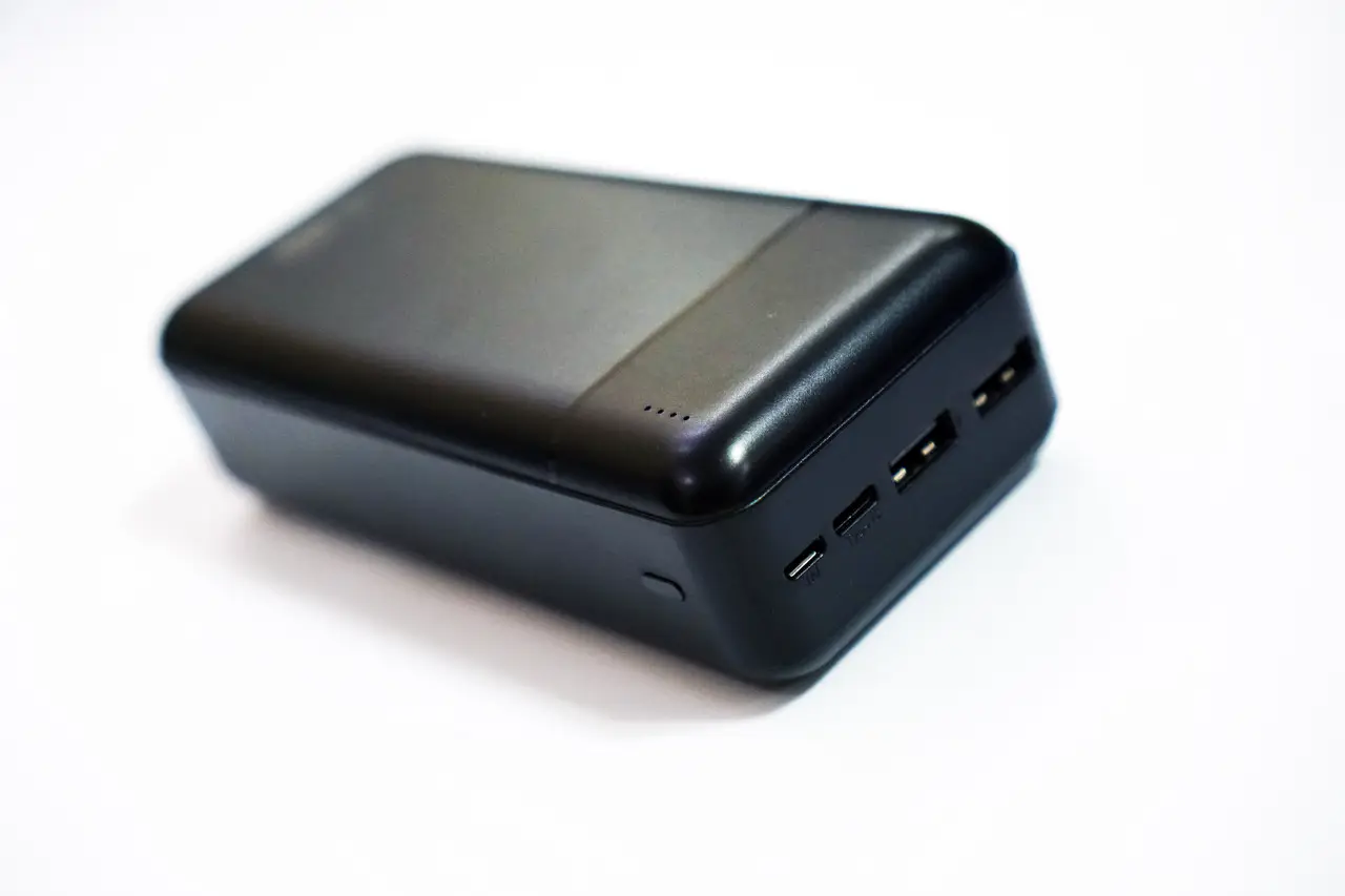 Повербанк King Power KP30 30000 mAh LCD с фонариком - фото 7 Повербанк King Power KP30 30000 mAh LCD с фонариком - фото 7