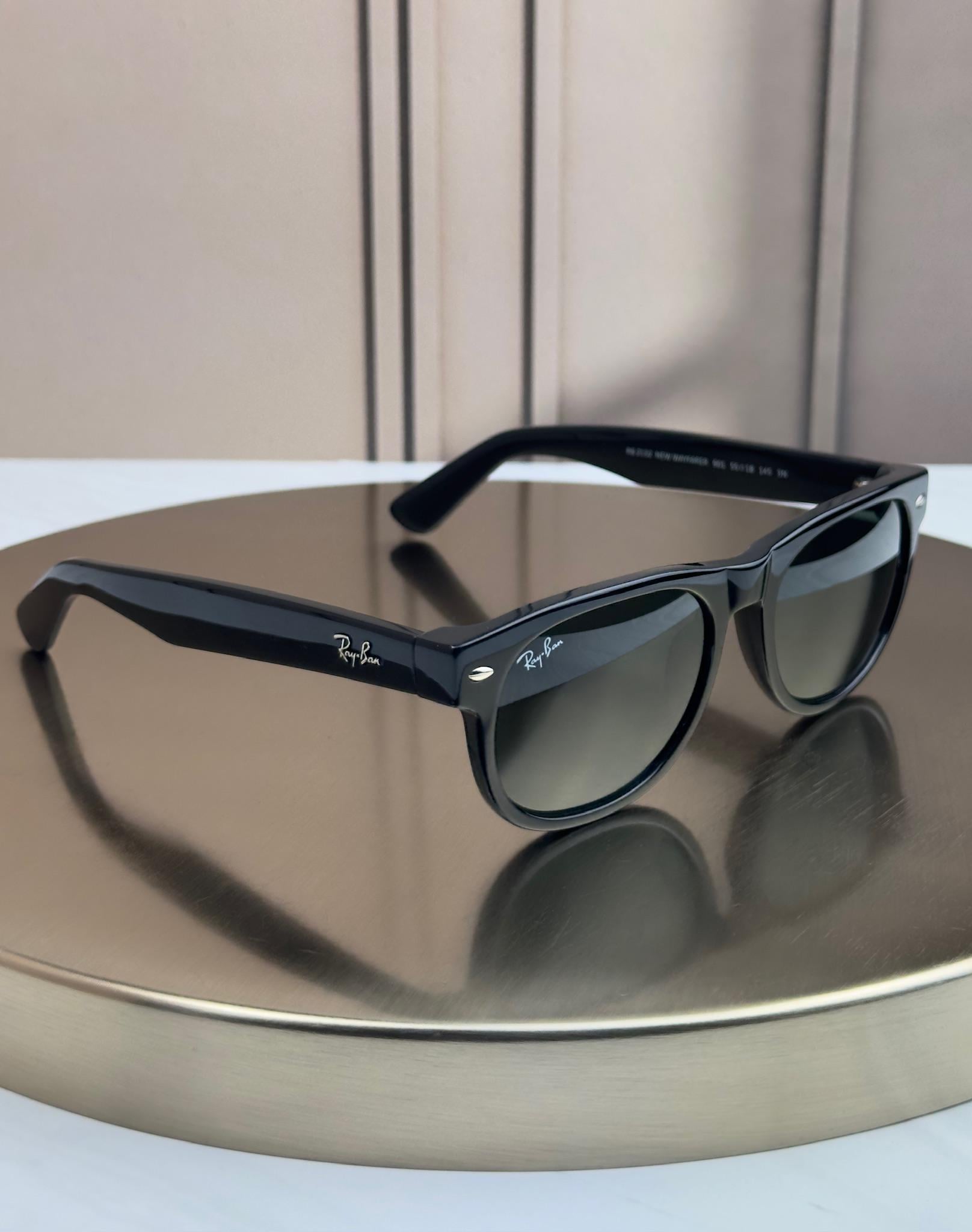 Солнцезащитные очки RAY-BAN New Wayfarer RB2132 зеленая линза G15 классика Черный Солнцезащитные очки RAY-BAN New Wayfarer RB2132 зеленая линза G15 классика Черный