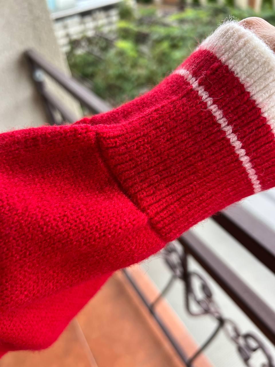 Свитер женский A-N 6101 широкий украшение вензель впереди с камнями OS Красный (2921) - фото 7 Свитер женский A-N 6101 широкий украшение вензель впереди с камнями OS Красный (2921) - фото 7