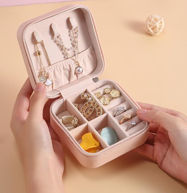 Шкатулка для украшений 10х5х10 см Пудровый (ШДД-17-3) - фото 4 Шкатулка для украшений 10х5х10 см Пудровый (ШДД-17-3) - фото 4