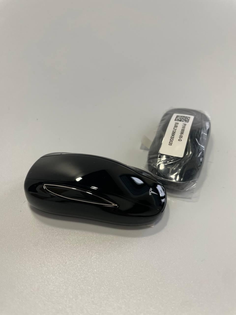 Ключ-машинка Tesla model S 2013-2020 KEY FOB (34497566)