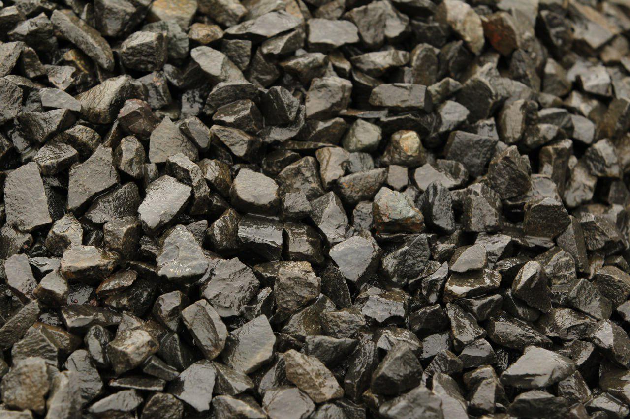 Крошка для памятников и ландшафта STONELAK BLACK BASE фр. 5-25 мм 20 кг