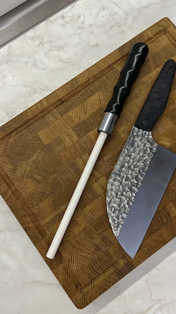 Набір кухонний Gorillas BBQ DS43 дошка обробна торцева з сапкою Серб світлий та мусат 3 пр. (27722372) - фото 4 Набір кухонний Gorillas BBQ DS43 дошка обробна торцева з сапкою Серб світлий та мусат 3 пр. (27722372) - фото 4