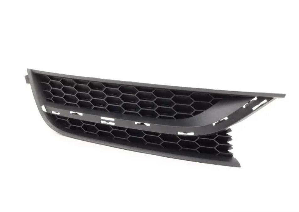 Решетка бампера AVTM Volkswagen Passat B7 USA 11-15 правая без отв п/тум без молд 7439 918