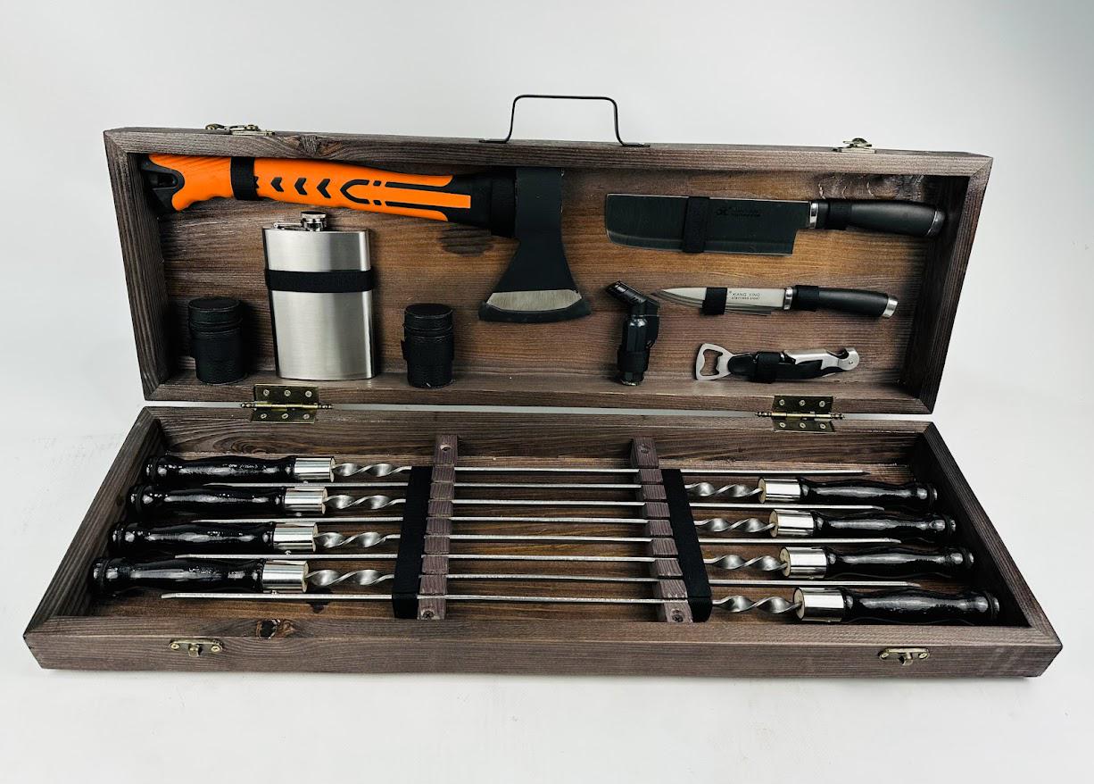 Подарунковий набір шампурів Турист у кейсі з натурального дерева та нержавіючої сталі з 20 предметів Коричневий (143-10-KS-7621) Подарунковий набір шампурів Турист у кейсі з натурального дерева та нержавіючої сталі з 20 предметів Коричневий (143-10-KS-7621)