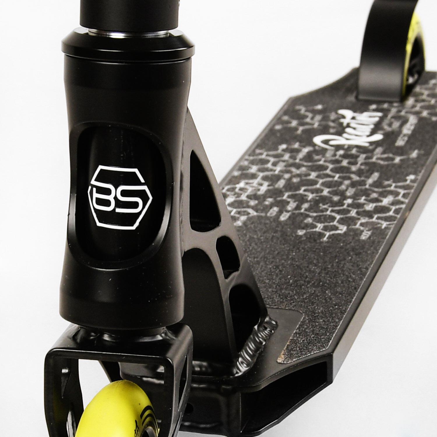 Самокат трюковый Reactor Hic-система пеги алюминиевый диск/дека колеса PU Black/Yellow (112771) - фото 2 Самокат трюковый Reactor Hic-система пеги алюминиевый диск/дека колеса PU Black/Yellow (112771) - фото 2