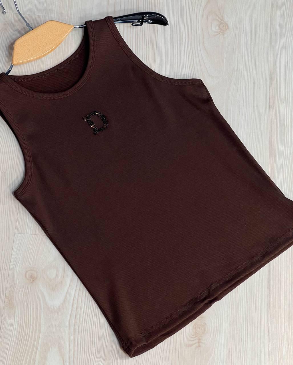 Женская майка AN 27035 в рубчик с вышивкой буквы D OS Коричневый (26794578) - фото 6 Женская майка AN 27035 в рубчик с вышивкой буквы D OS Коричневый (26794578) - фото 6