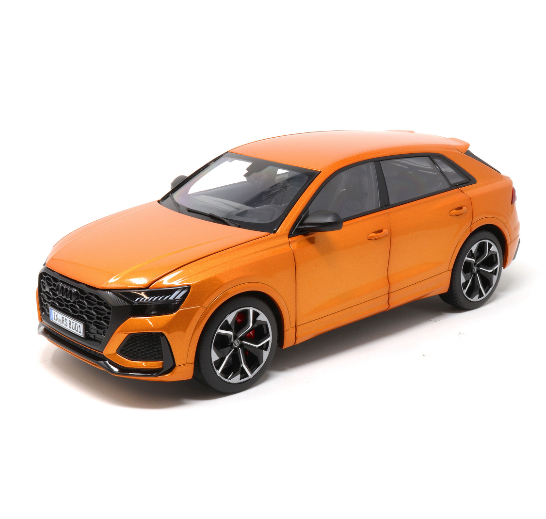 Модель автомобіля 1:18 Audi Sport RS Q8 Orange (5011818651)