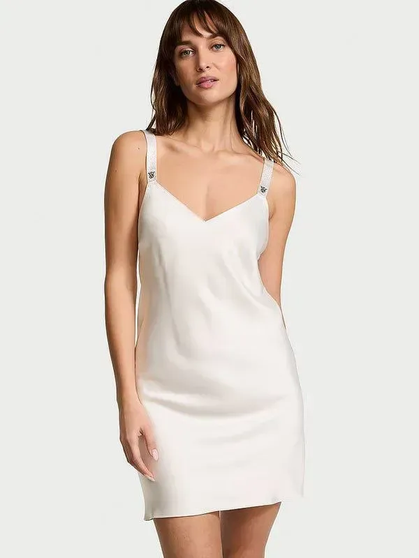 Сукня для сну Victoria's Secret Shine Strap Satin Strappy-Back Slip сатин S Білий (27662691)