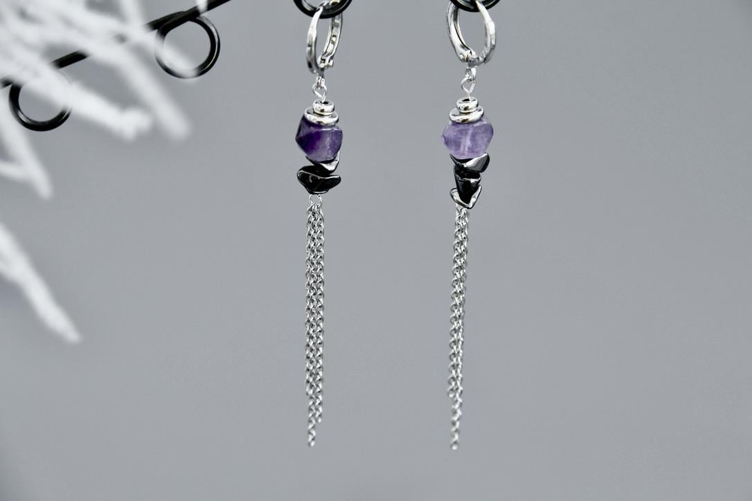Сережки-ланцюжки довгі родій з натуральним камінням аметист та гематит Веллі ручна робота (ER-0114)