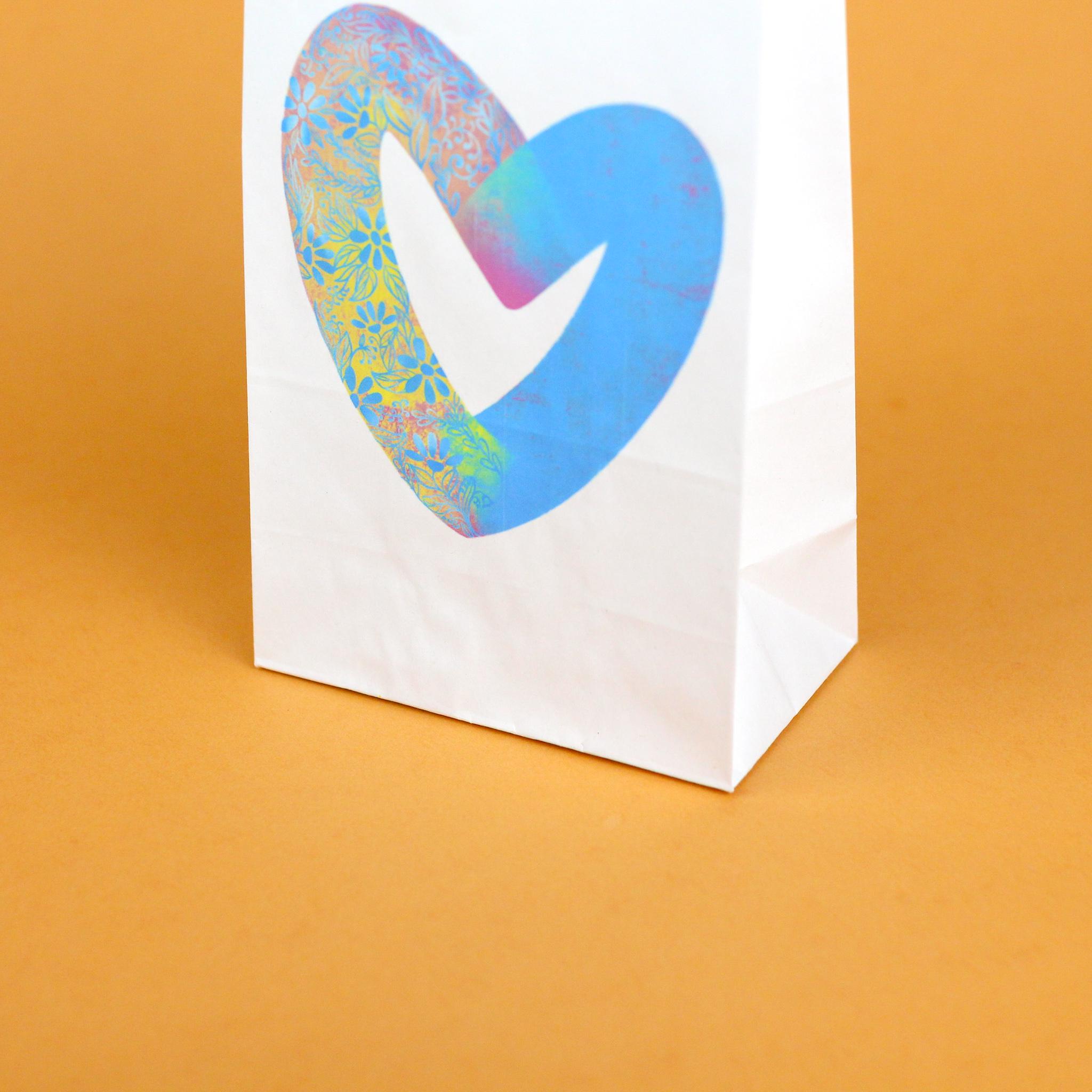 Пакет подарочный бумажный на День святого Валентина Сердца 150х90х240 мм 20 шт. - фото 4 Пакет подарочный бумажный на День святого Валентина Сердца 150х90х240 мм 20 шт. - фото 4