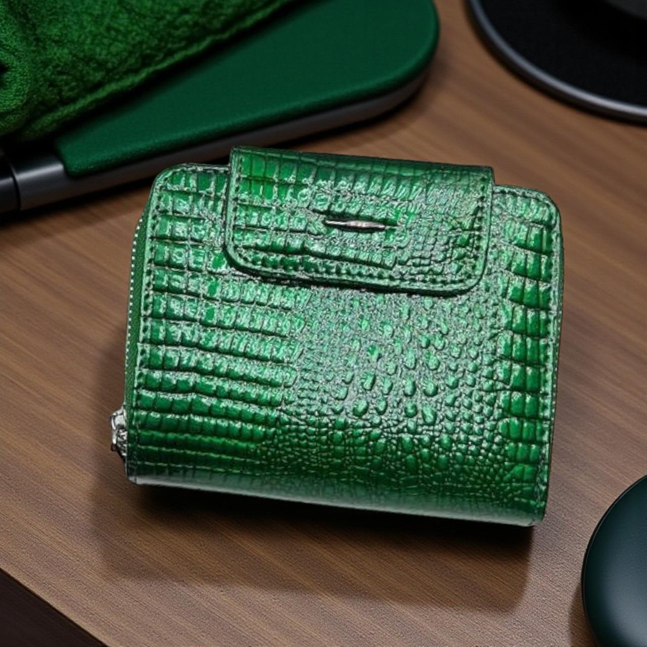Кошелек женский кожаный лакированный маленький на магните в коробке 13х11 см Зеленый