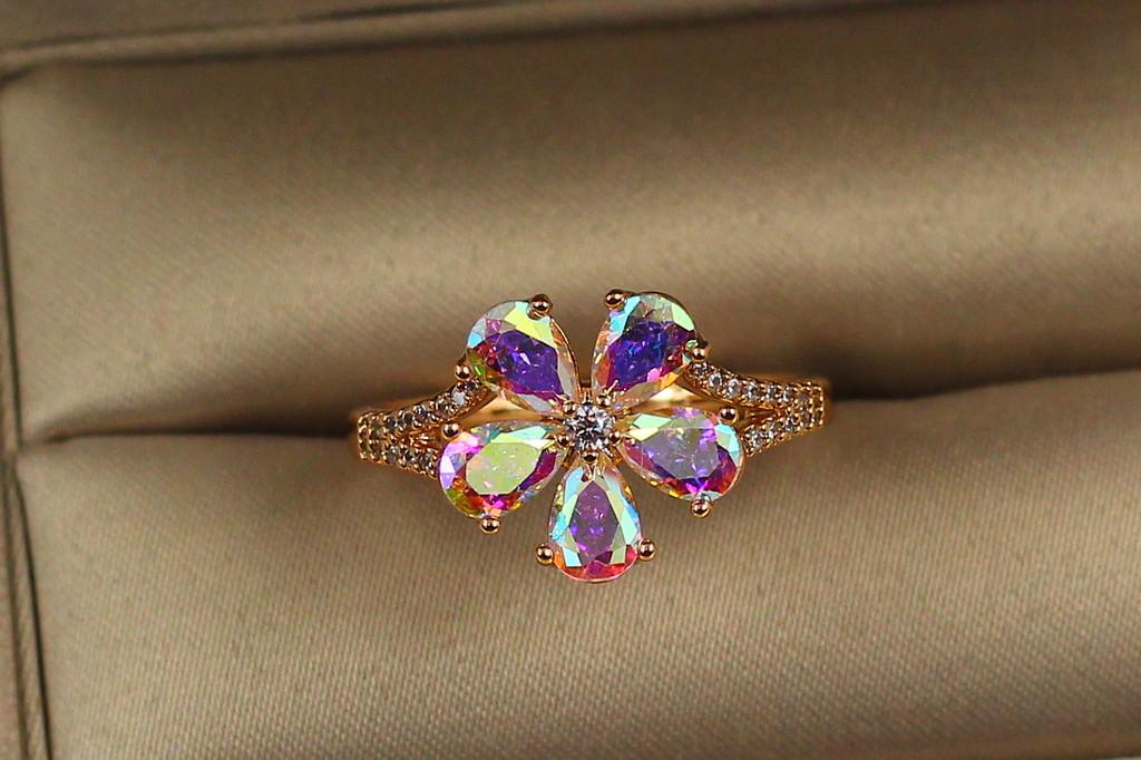 Каблучка Xuping Jewelry Квітка з каменем хамелеон р. 19 Золотистий