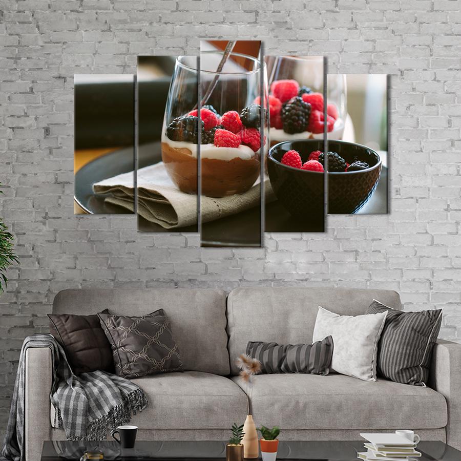 Настінний декор Ніжний десерт шоколадний мус із ягодами 112x68 см (A381-5)