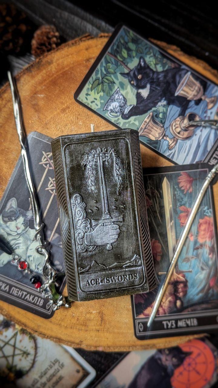 Свеча восковая Туз мечей таро