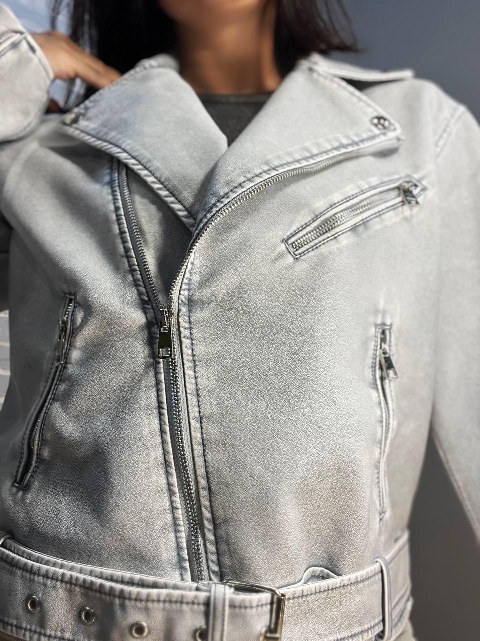 Куртка жіноча Aftf Basic 2362 косуха блискавки пояс варена штучна шкіра на підкладці M Сірий (2245) - фото 2