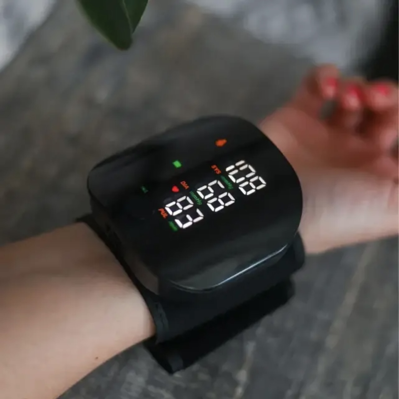 Тонометр на запястье автоматический Wrist Monitor с LED-экраном и голосовым озвучением (2565) - фото 5 Тонометр на запястье автоматический Wrist Monitor с LED-экраном и голосовым озвучением (2565) - фото 5