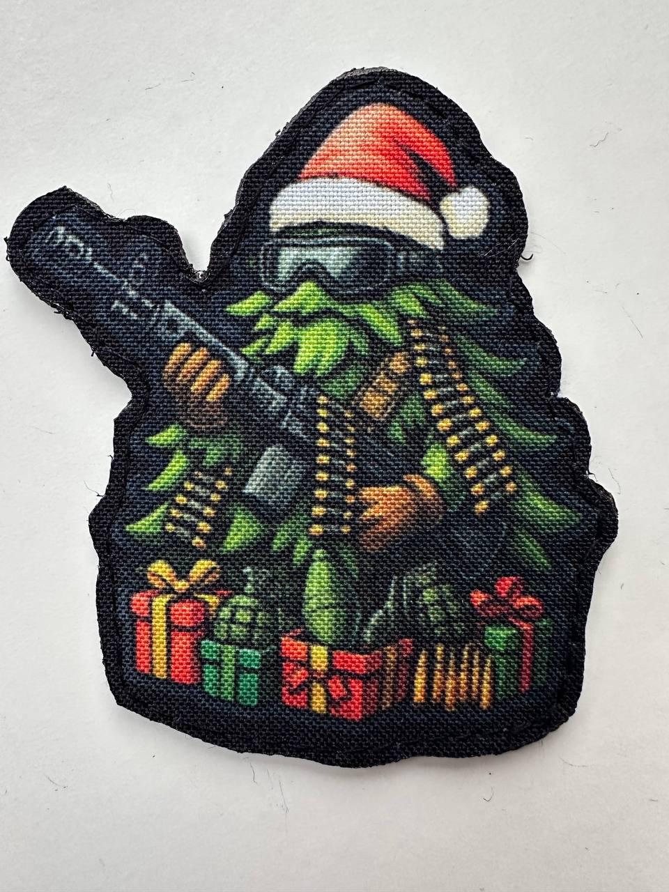Шеврон Мультяшная елка военная с оружием фигурный на липучке (CHRISTMAS_TREE_TACTICAL)