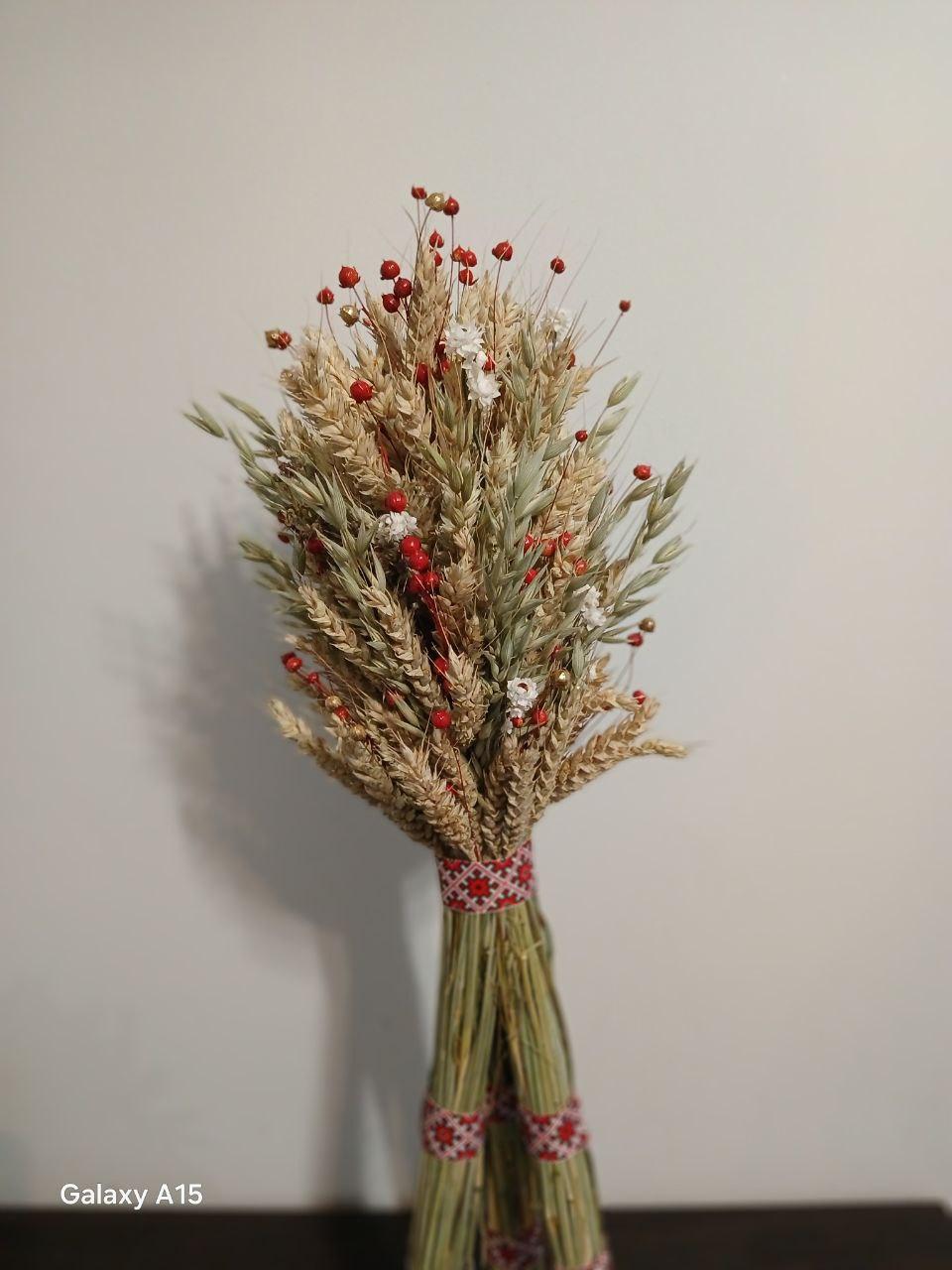 Дидух рождественский из колосья пшеницы/льна и овса на трех ножках 50-55 см с лентой вышиванкой Красный (2822762528) - фото 4 Дидух рождественский из колосья пшеницы/льна и овса на трех ножках 50-55 см с лентой вышиванкой Красный (2822762528) - фото 4