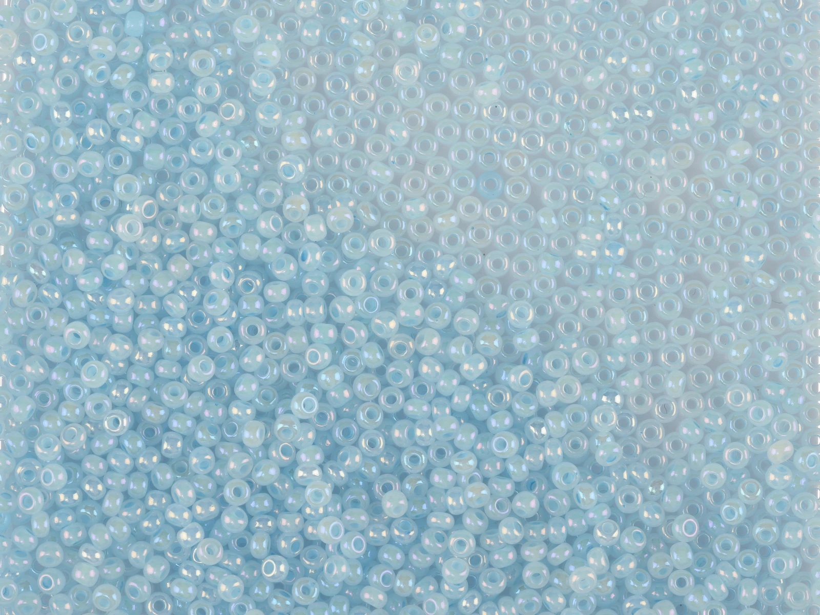 Бісер Preciosa 57534 перлинний 5 г Блакитний блідий райдужний (2410492552) - фото 1 Бісер Preciosa 57534 перлинний 5 г Блакитний блідий райдужний (2410492552) - фото 1