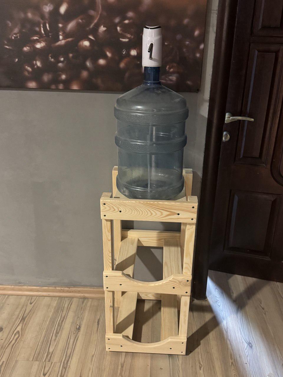 Етажерка з натурального дерева для зберігання бутлів з водою сосна (BV4653) - фото 5 Етажерка з натурального дерева для зберігання бутлів з водою сосна (BV4653) - фото 5