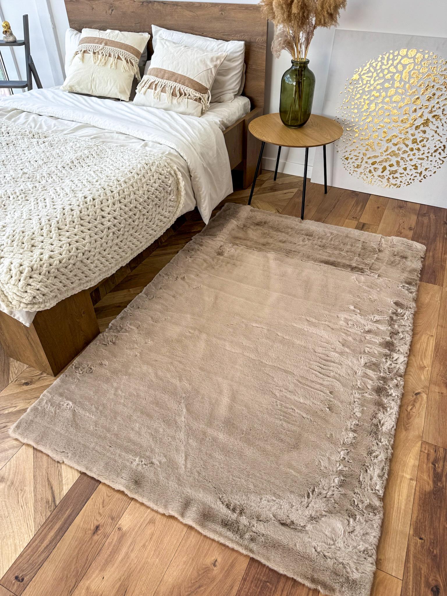 Килим прямокутний зі штучного хутра кролика 80х150 см Бежевий