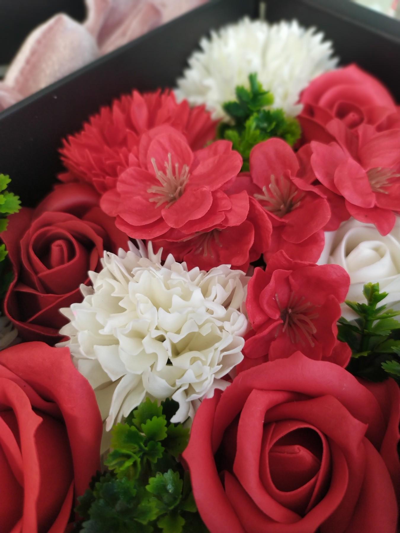 Подарочный набор розы из мыла и зайчик Wow flowers - фото 4 Подарочный набор розы из мыла и зайчик Wow flowers - фото 4