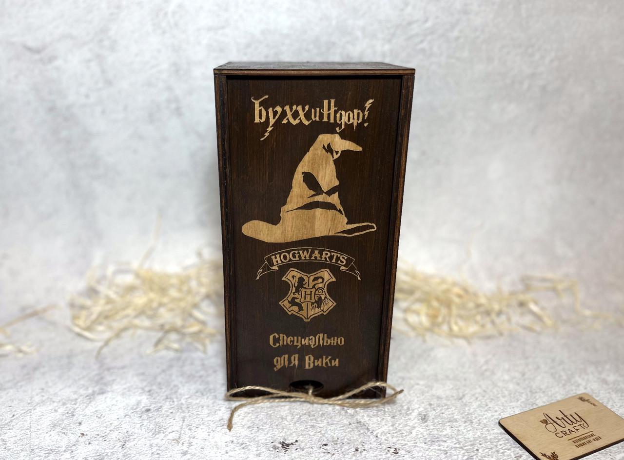 Бокал для вина Bohemiа с гравировкой "Бухля" в деревянной коробочке "Буххиндор" 580 мл Палисандр (1417) - фото 3